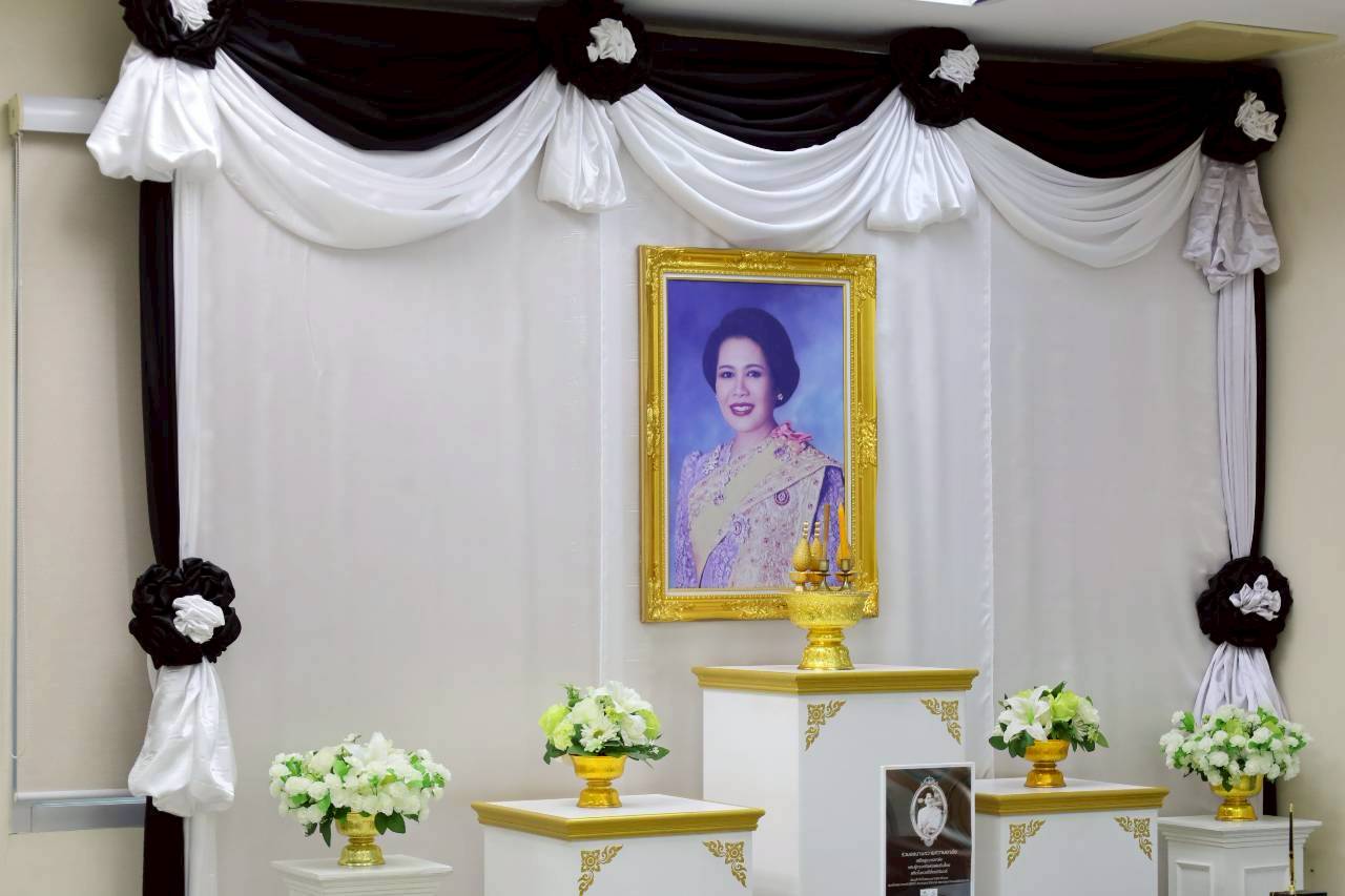 ประชาชนจังหวัดชลบุรีร่วมบริจาคโลหิตถวายเป็นพระราชกุศล น้อมรำลึกในพระมหากรุณาธิคุณ สมเด็จพระพันปีหลวง