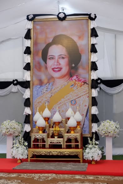 ชาวชลบุรีพร้อมใจน้อมรำลึกในพระมหากรุณาธิคุณ สมเด็จพระพันปีหลวง ร่วมถวายความอาลัยด้วยใจภักดี