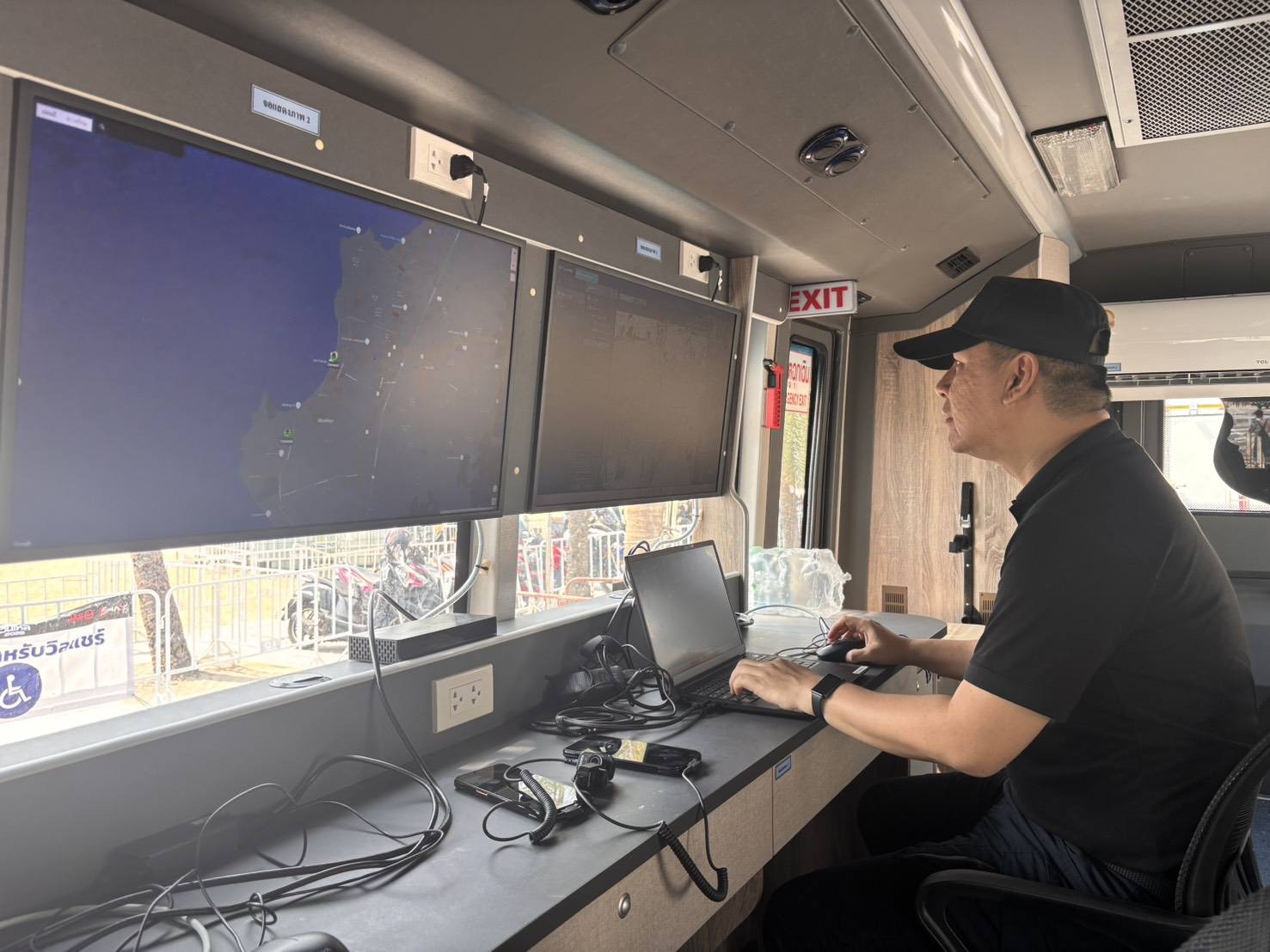 ล้ำจัด! ตร.ท่องเที่ยวใช้ AI Mobile ตรวจจับใบหน้า รวบหนุ่มอินเดียโอเวอร์สเตย์ กลางงานวันไหลพัทยา