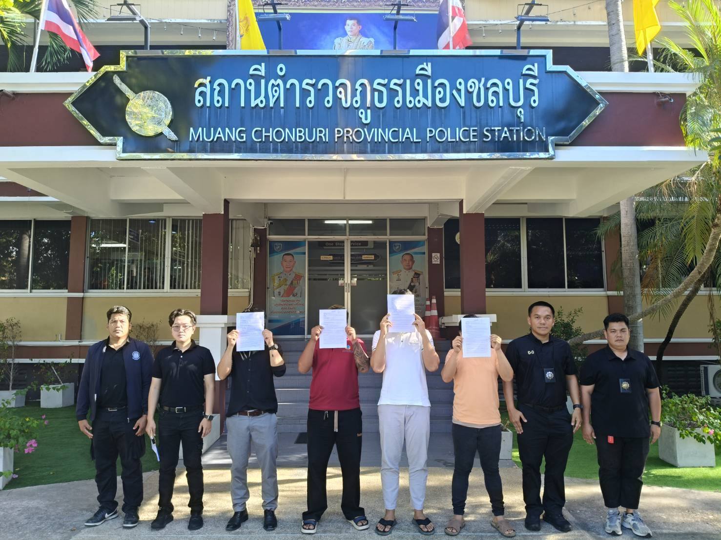 จัดหางานชลบุรี เอาจริง! รวบต่างด้าวลอบเป็นนายหน้าวิ่งเอกสารแรงงาน พบเครือข่ายพาแรงงานกว่า 60 คน